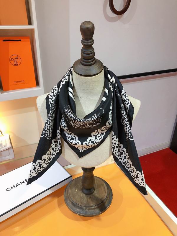 Chanel silk scarf 90X90cm E (5)