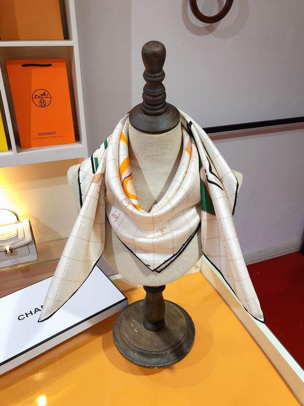 Chanel silk scarf 90X90cm E (6)