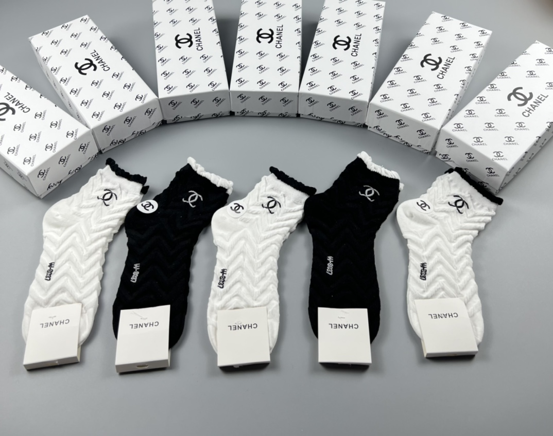 Chanel socks (3)
