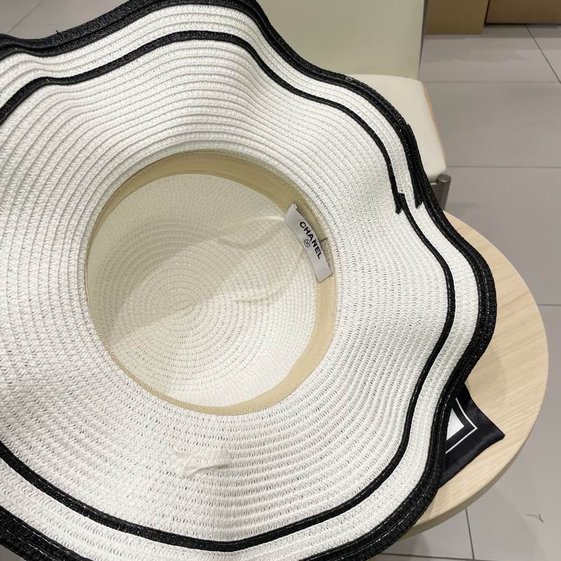 Chanel top hat (601)