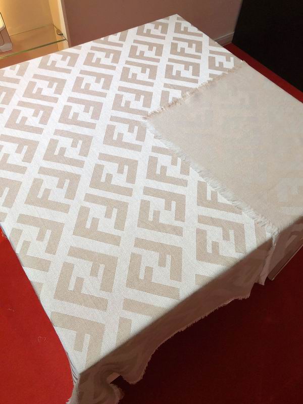 Fendi 145X145cm 10%羊绒90%羊毛  E (15)
