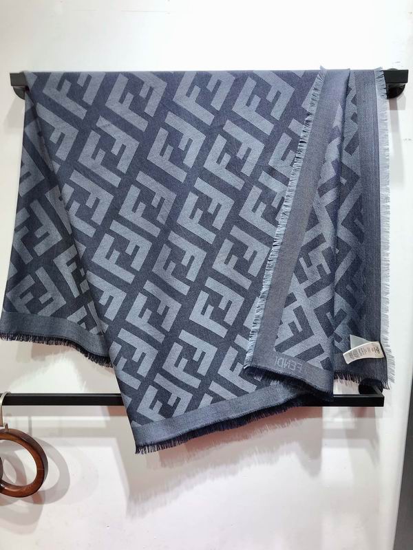 Fendi 145X145cm 10%羊绒90%羊毛  E (2)