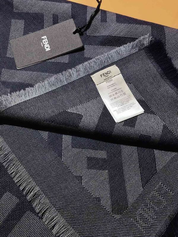 Fendi 145X145cm 10%羊绒90%羊毛  E (5)