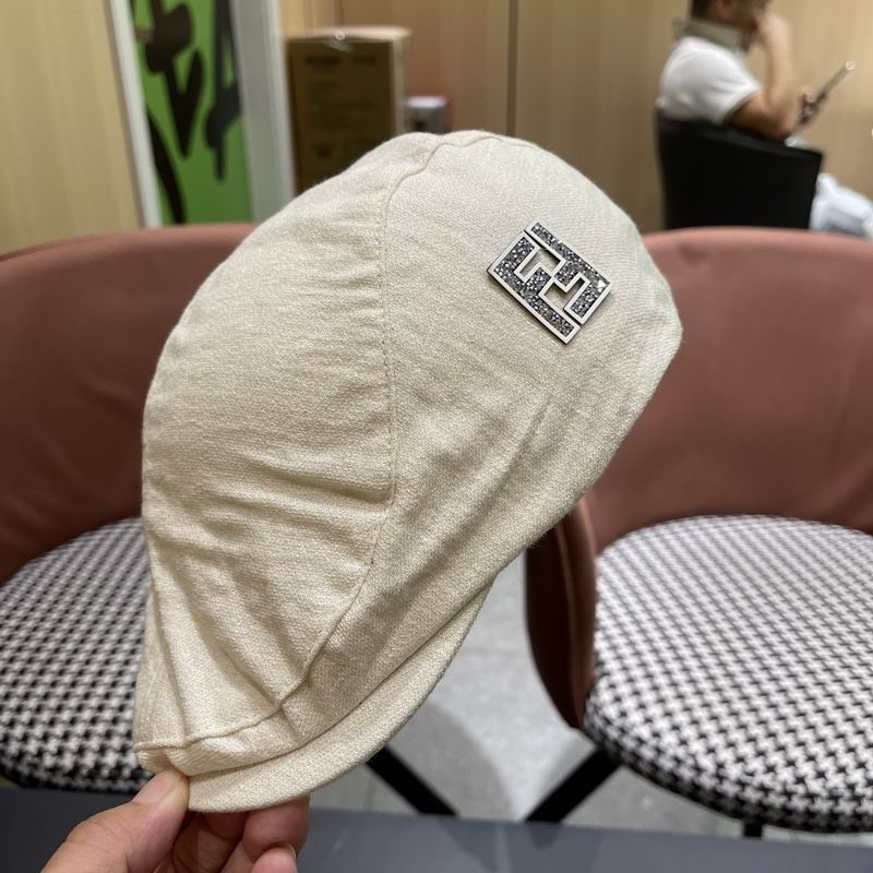 Fendi beret (36)