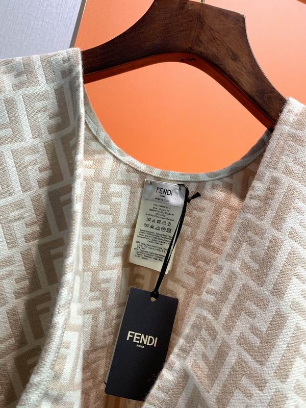 Fendi cloak E (5)