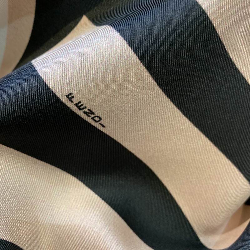 Fendi silk scarf 50X50cm E (7)