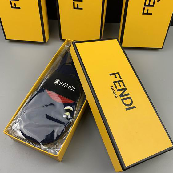 Fendi socks   (4)