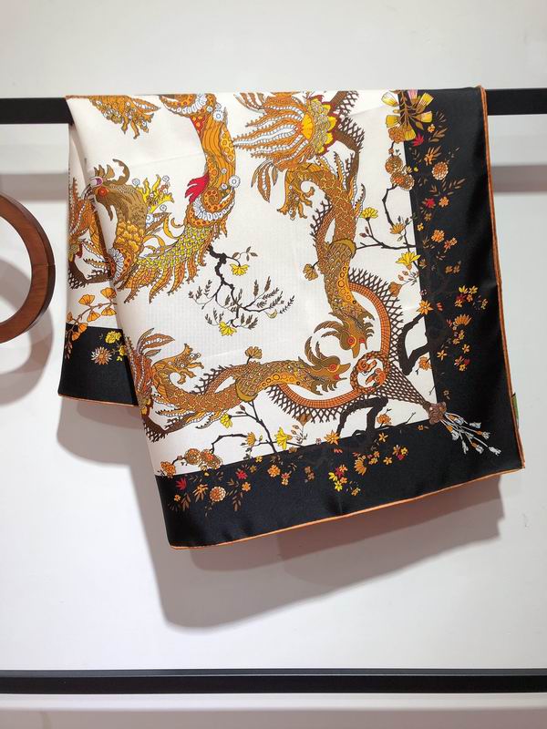 Gucci  silk scarf 90X90cm E (1)
