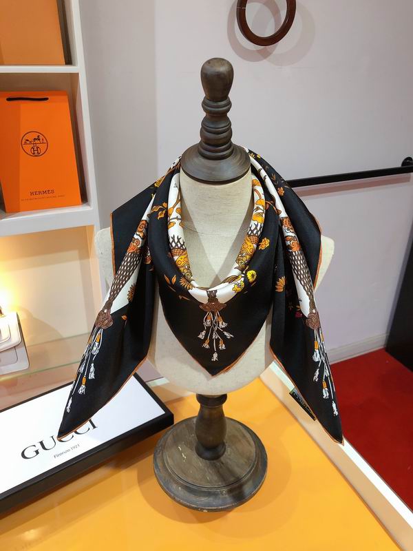 Gucci  silk scarf 90X90cm E (7)