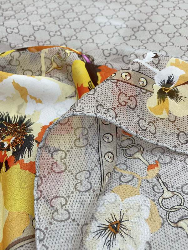 Gucci silk scarf 110X110cm E (11)