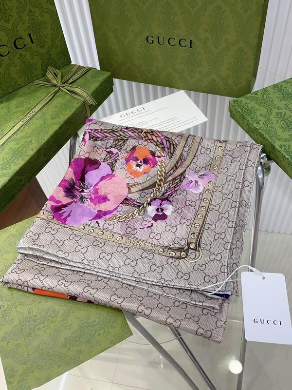 Gucci silk scarf 110X110cm E (18)