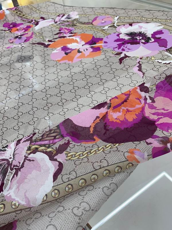 Gucci silk scarf 110X110cm E (19)