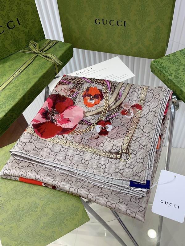 Gucci silk scarf 110X110cm E (2)