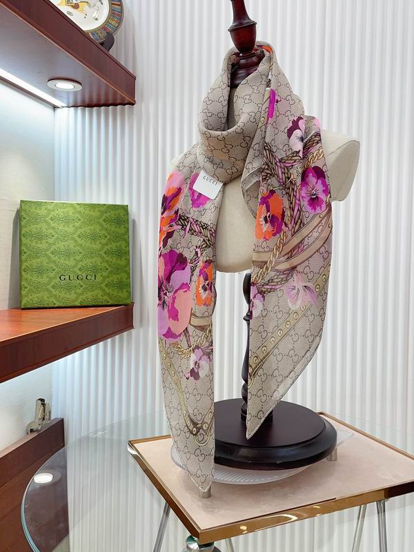 Gucci silk scarf 110X110cm E (24)