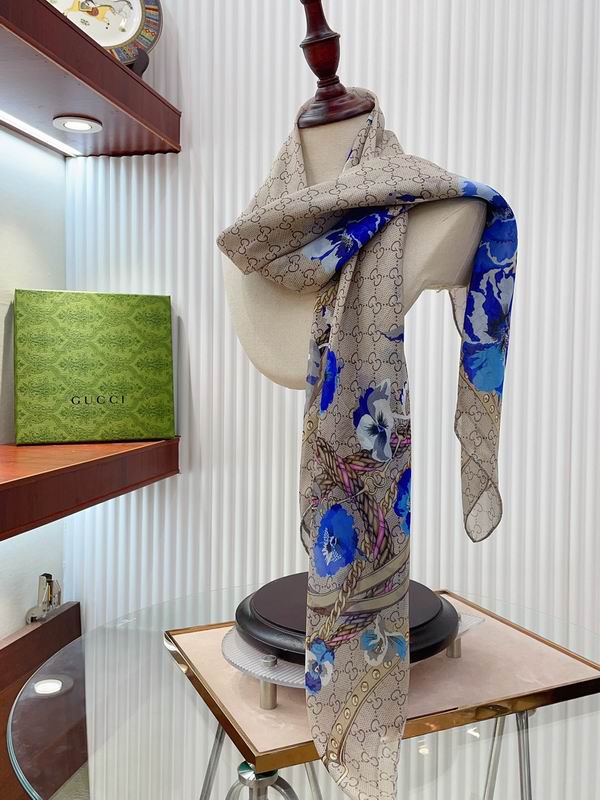 Gucci silk scarf 110X110cm E (30)