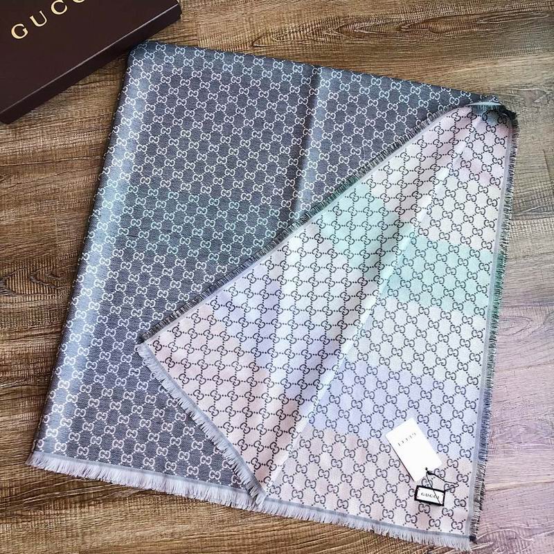 Gucci silk scarf 140X140cm E (1)