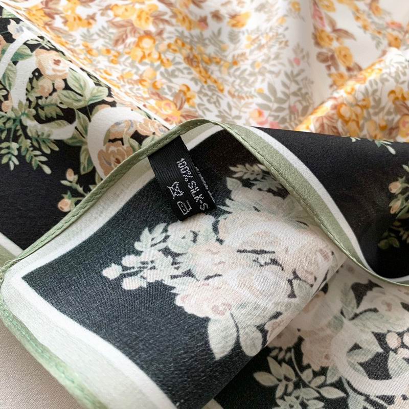 Gucci silk scarf 50X50cm E (12)