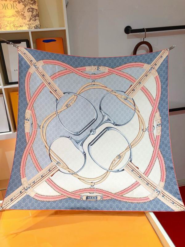 Gucci silk scarf 90X90cm  E (19)