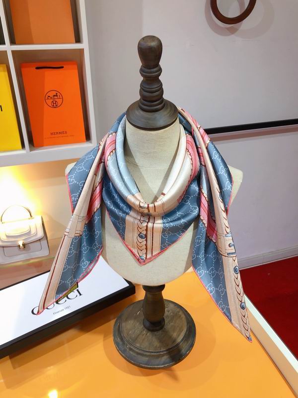 Gucci silk scarf 90X90cm  E (20)