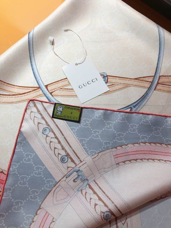 Gucci silk scarf 90X90cm  E (24)