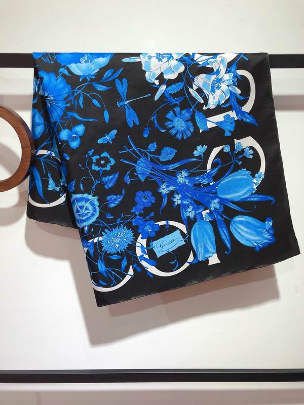 Gucci silk scarf 90X90cm E (1)