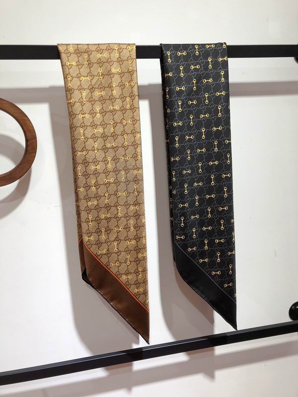 Gucci silk scarf 90X90cm E (1)