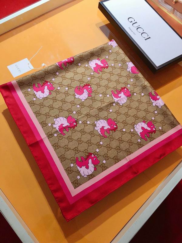 Gucci silk scarf 90X90cm E (1)