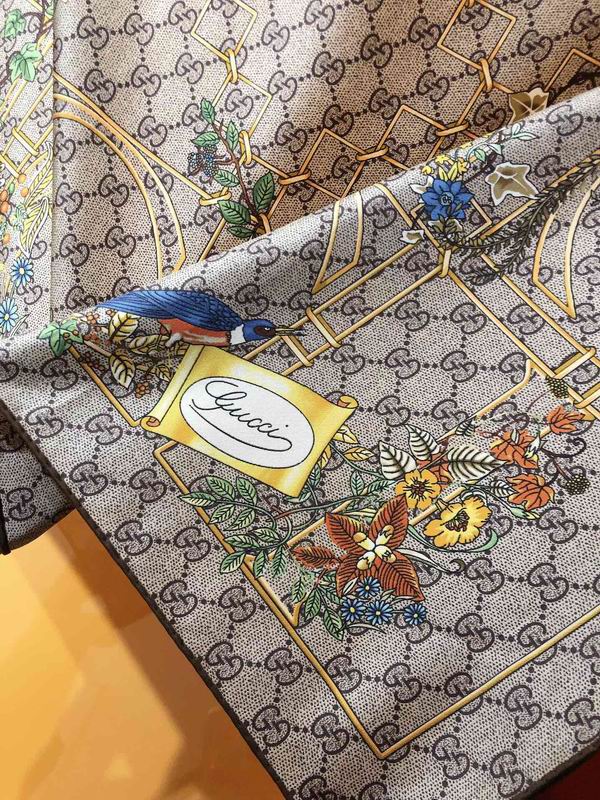 Gucci silk scarf 90X90cm E (1)