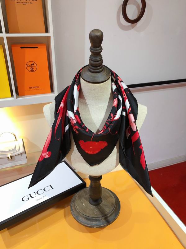 Gucci silk scarf 90X90cm E (10)