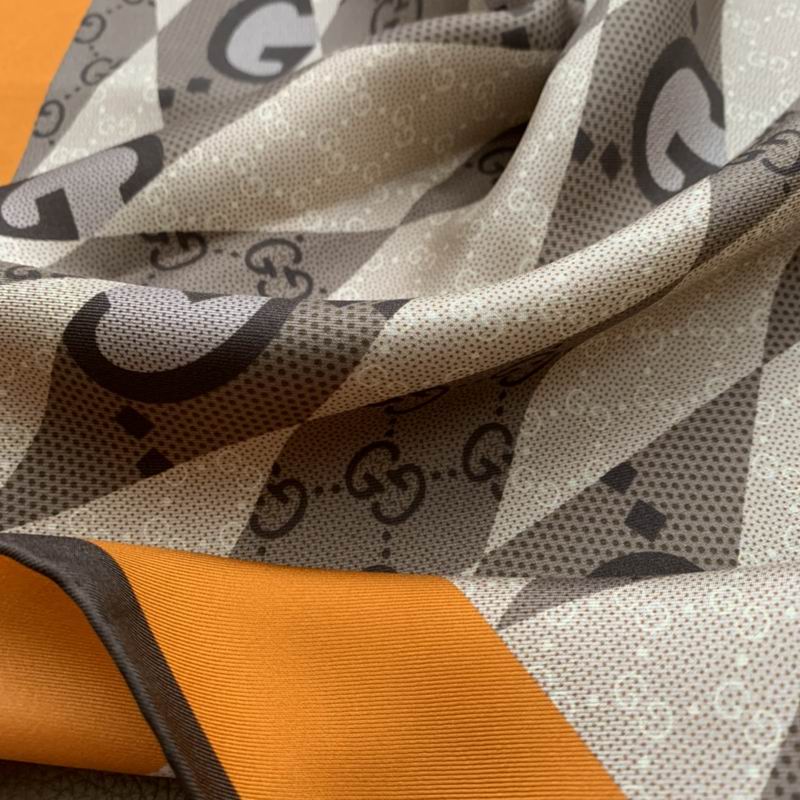 Gucci silk scarf 90X90cm E (10)