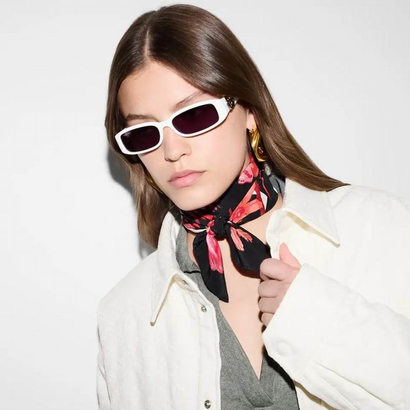 Gucci silk scarf 90X90cm E (11)