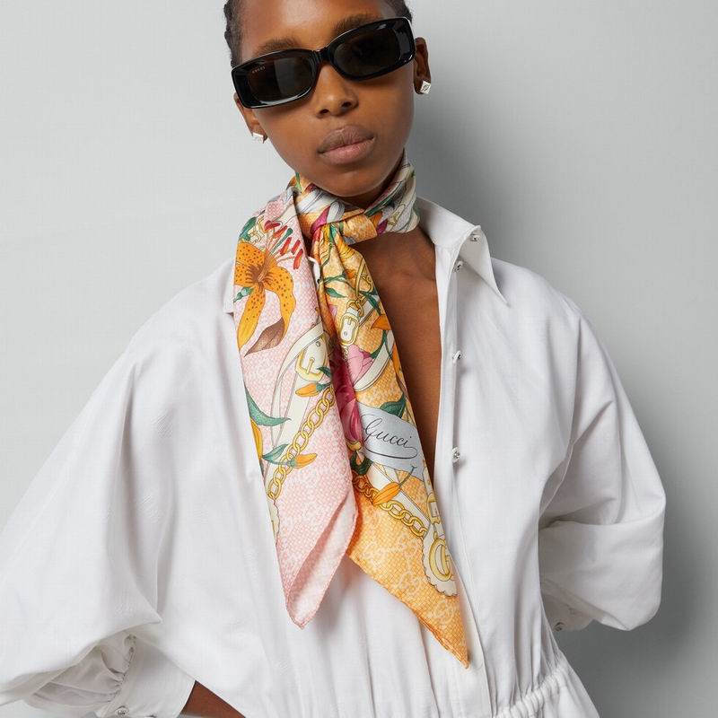 Gucci silk scarf 90X90cm E (11)