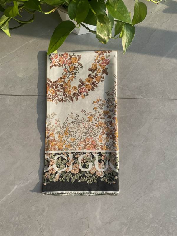 Gucci silk scarf 90X90cm E (12)
