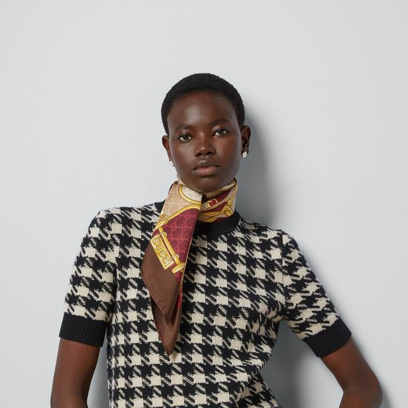 Gucci silk scarf 90X90cm E (14)