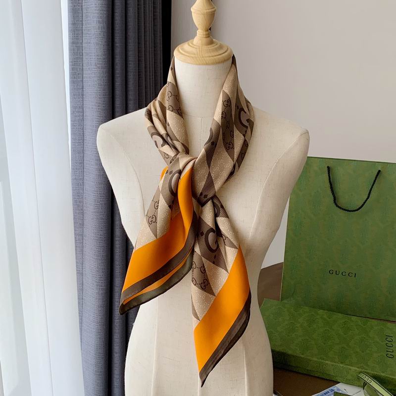 Gucci silk scarf 90X90cm E (17)