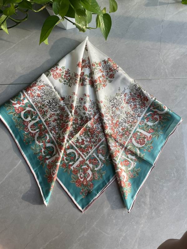 Gucci silk scarf 90X90cm E (2)