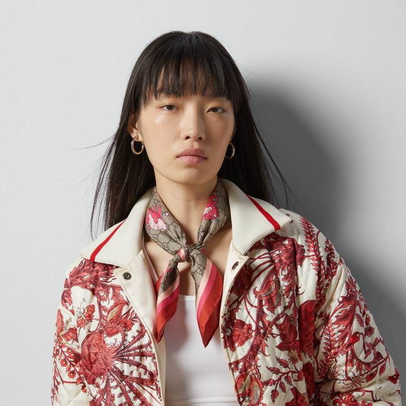 Gucci silk scarf 90X90cm E (2)