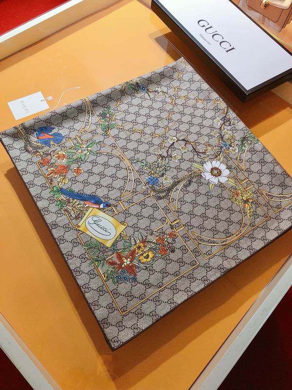 Gucci silk scarf 90X90cm E (2)