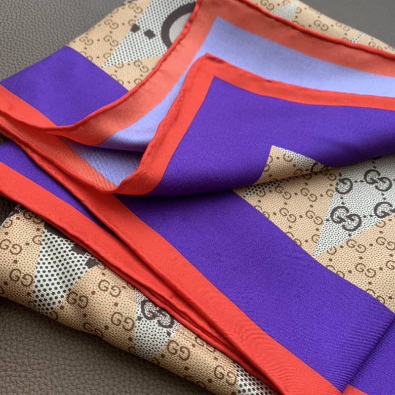 Gucci silk scarf 90X90cm E (2)