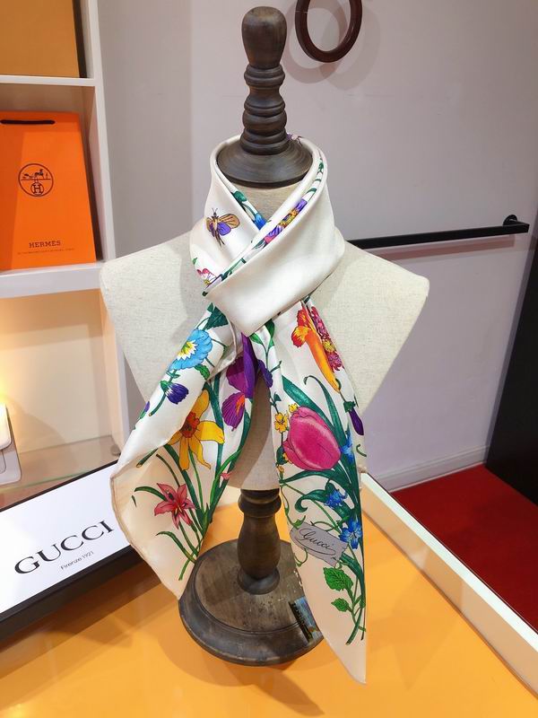 Gucci silk scarf 90X90cm E (2)