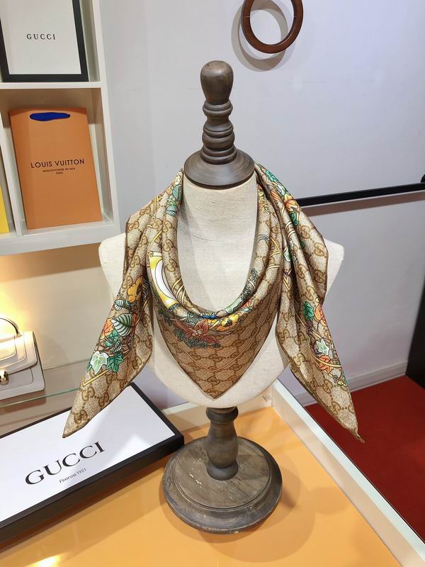 Gucci silk scarf 90X90cm E (3)
