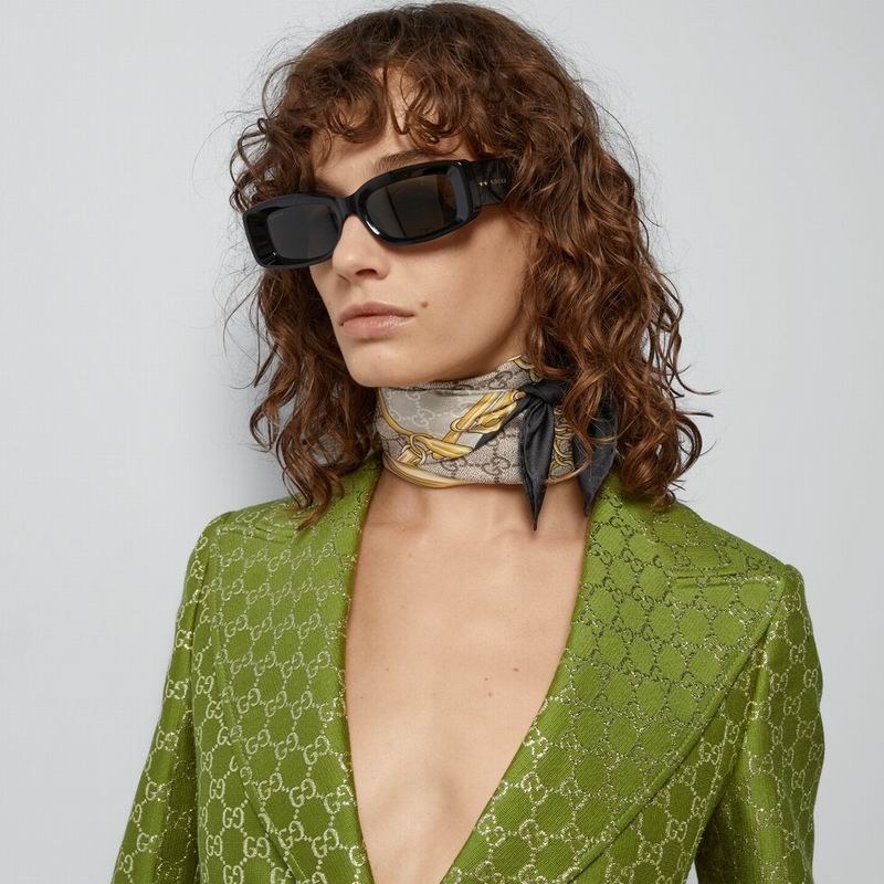 Gucci silk scarf 90X90cm E (3)