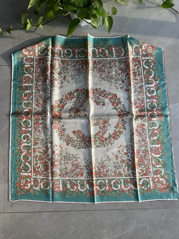 Gucci silk scarf 90X90cm E (4)