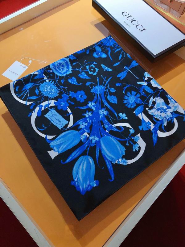 Gucci silk scarf 90X90cm E (4)