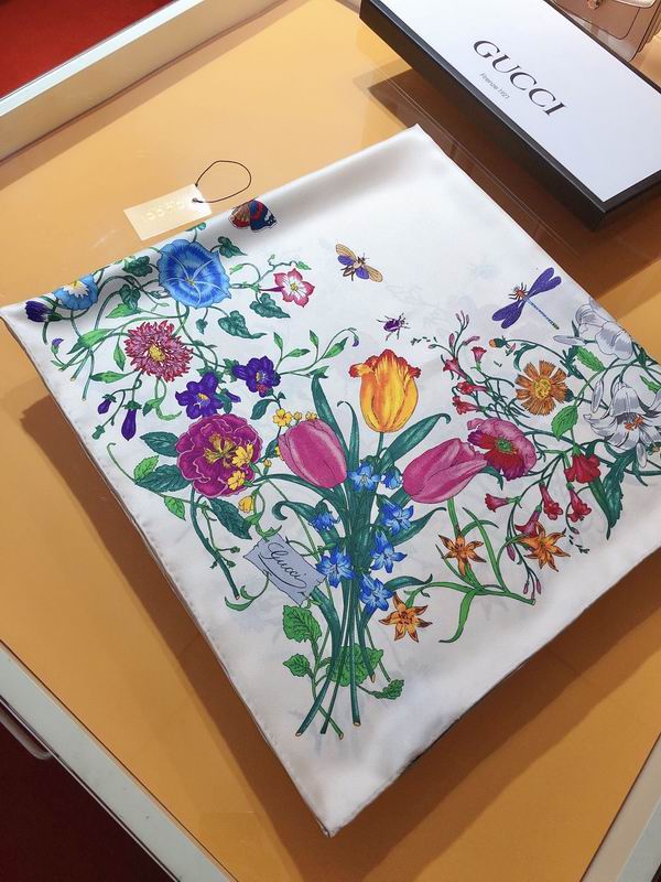 Gucci silk scarf 90X90cm E (4)