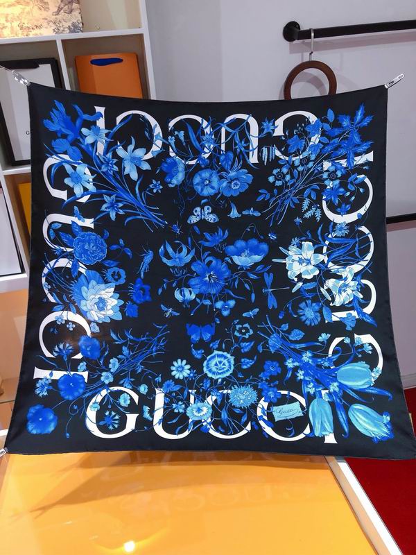 Gucci silk scarf 90X90cm E (5)