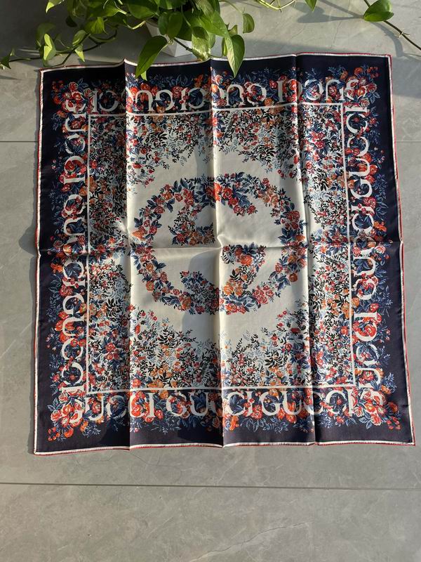 Gucci silk scarf 90X90cm E (6)