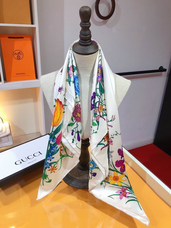 Gucci silk scarf 90X90cm E (6)