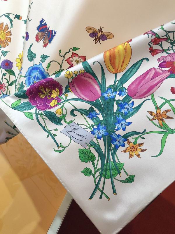 Gucci silk scarf 90X90cm E (7)