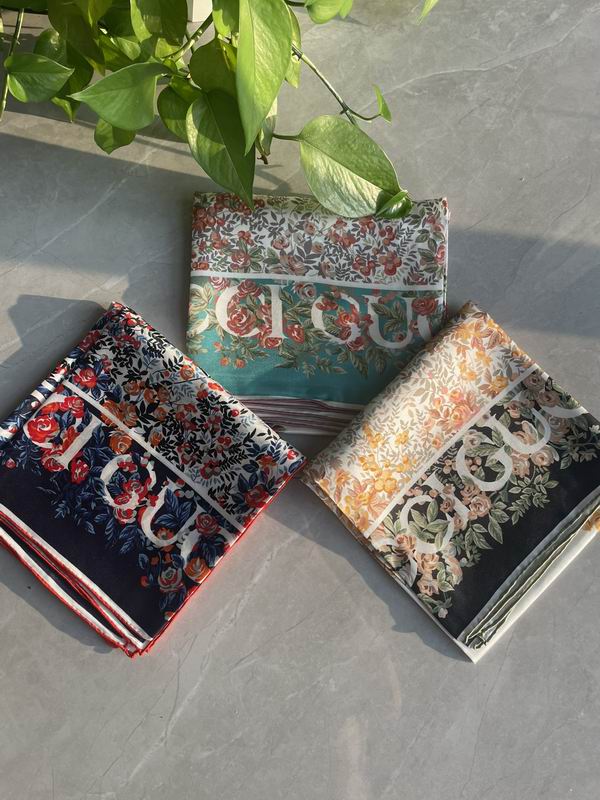 Gucci silk scarf 90X90cm E (8)